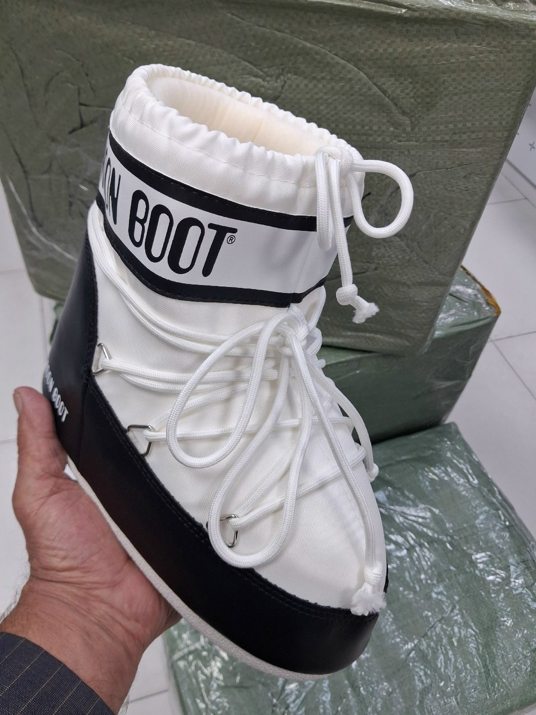 зимние сапоги moon boot mb icon low черный,ботинки moon boot,сноубутсы moon boot,дутики moon boot,луноходы женские