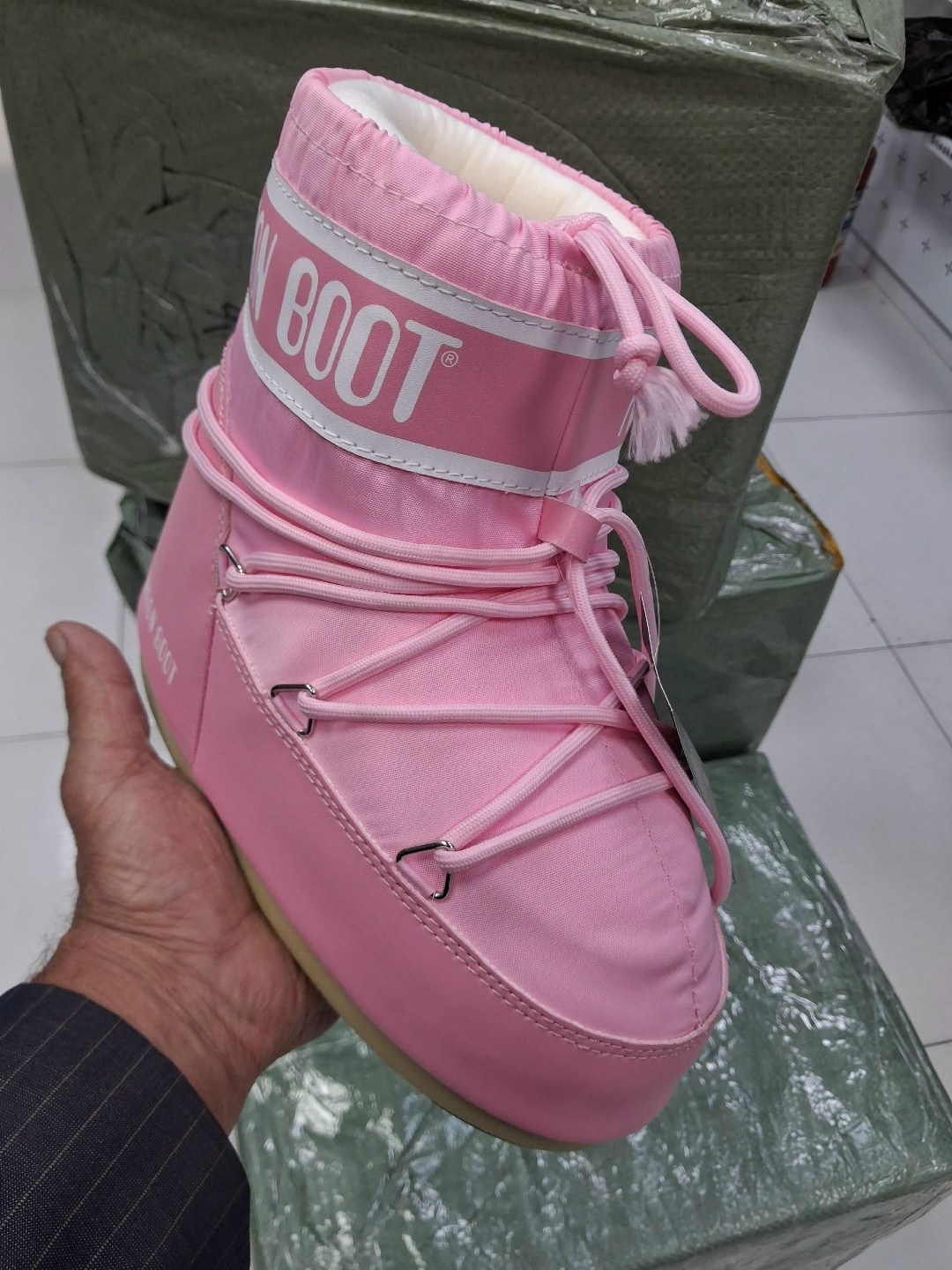 зимние сапоги moon boot mb icon low черный,ботинки moon boot,сноубутсы moon boot,дутики moon boot,луноходы женские