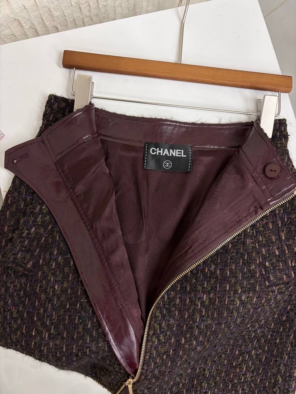 твидовый костюм с юбкой,твидовый жакет chanel,твидовый костюм,женский твидовый костюм из двух предметов,женский твидовый костюм