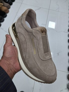 Кроссовки