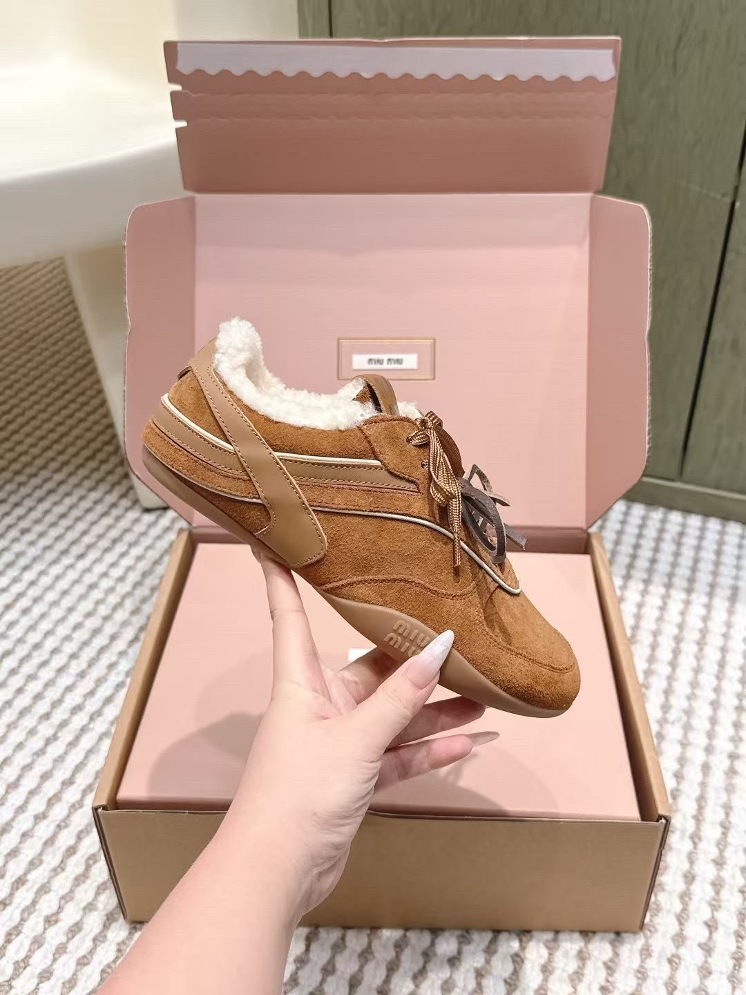 miu miu кроссовки женские,кроссовки miu miu,new balance miu miu кроссовки,кроссовки miu,женские замшевые бежевые кроссовки miu miu new balance с мехом