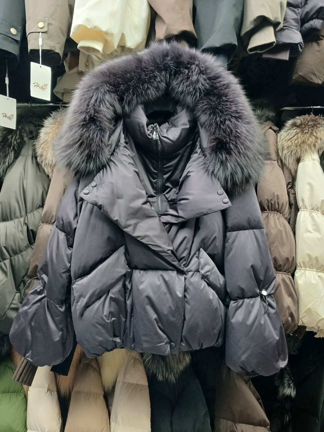 короткий пуховик,пуховик зимняя куртка,пуховик женский,женская куртка-пуховик с меховым воротником,пуховик с мехом