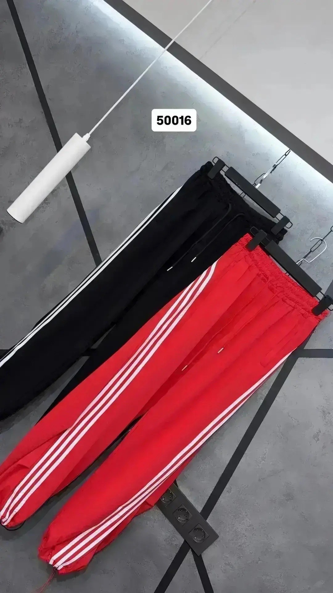 спортивные штаны,спортивные брюки,штаны адидас,спортивные штаны adidas originals красный,спортивные брюки adidas originals