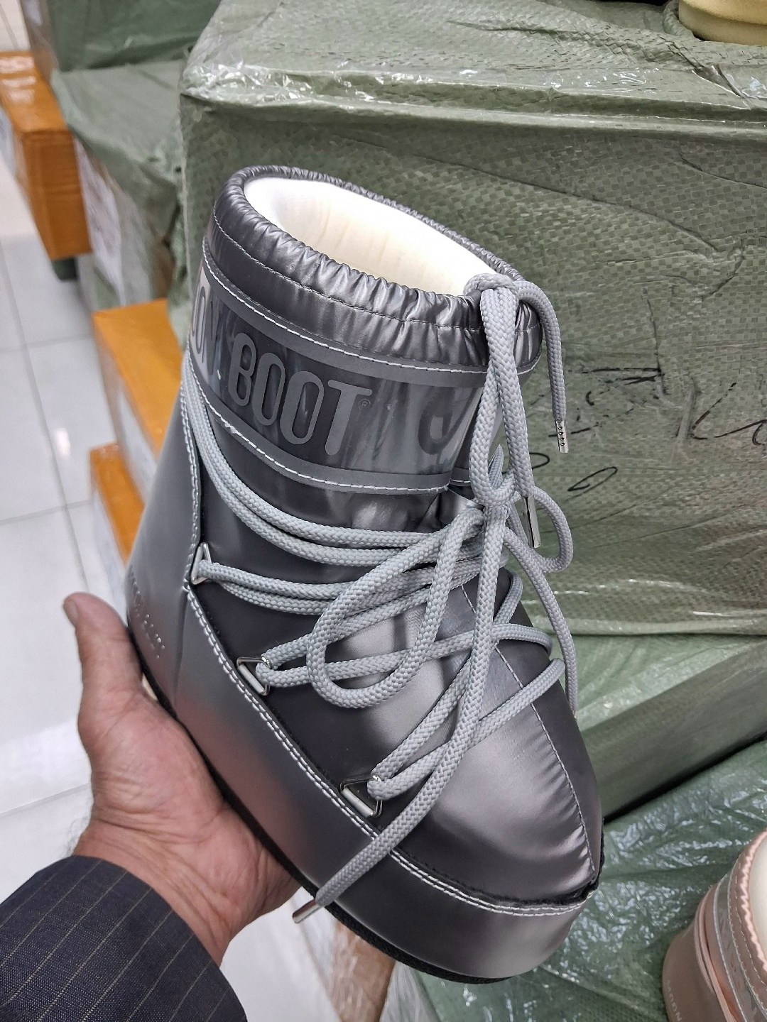 зимние сапоги moon boot mb icon low черный,ботинки moon boot,сноубутсы moon boot,дутики moon boot,луноходы женские