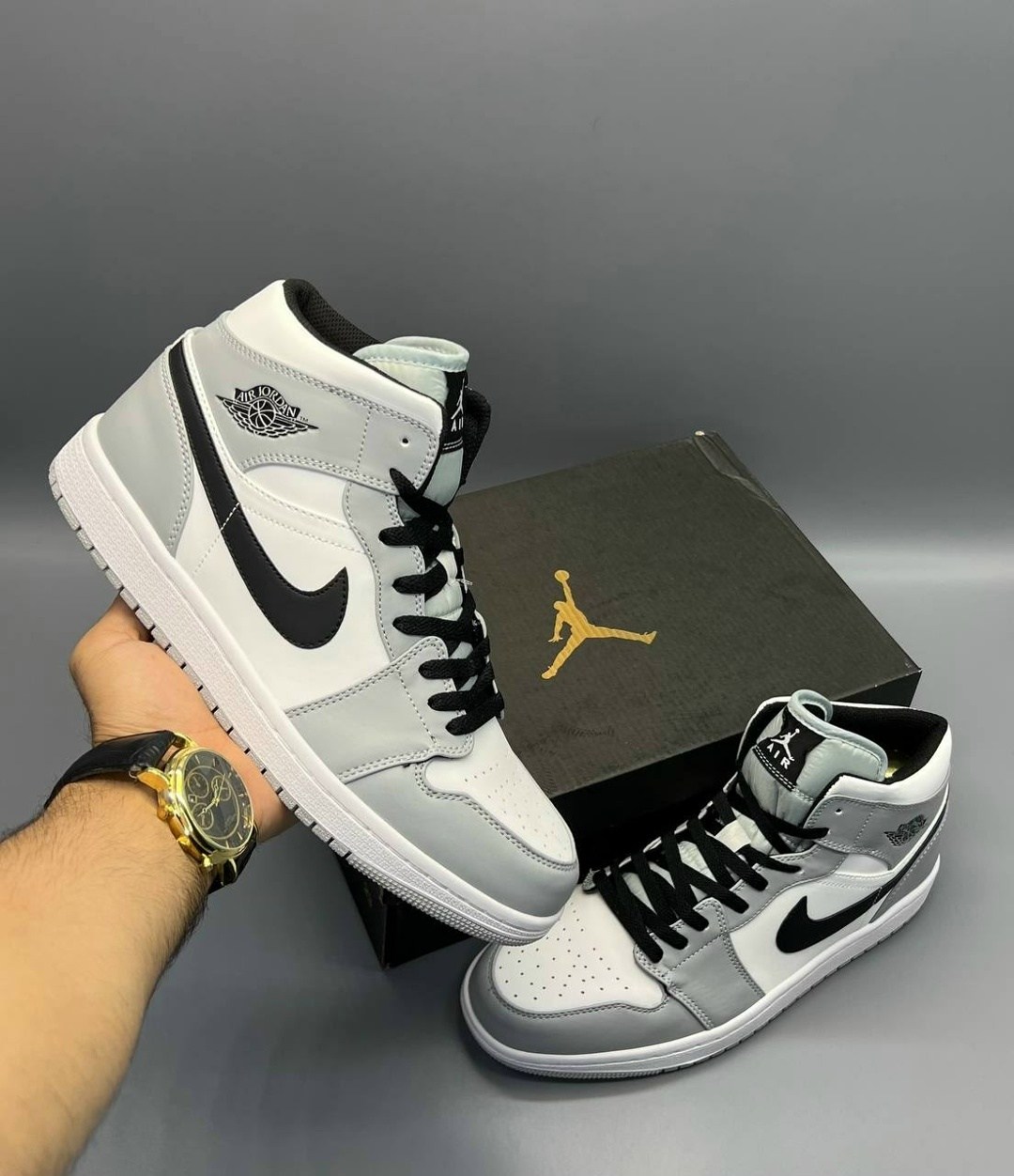 nike air jordan 1 mid,air jordan 1 mid light smoke grey,nike air jordan 1 mid se,nike air jordan 1,air jordan 1 mid