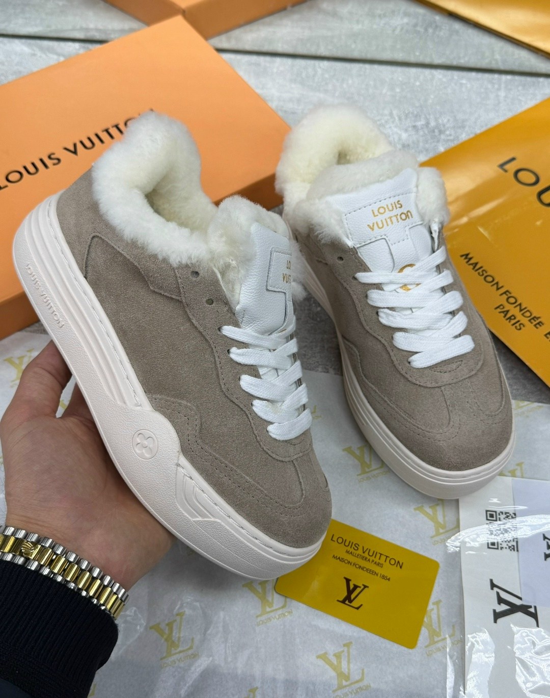 кроссовки женские louis vuitton,louis vuitton зимние кроссовки,кеды louis vuitton time out зимние бежевые,кроссовки louis vuitton,кеды женские зимние louis vuitton lv 36-41