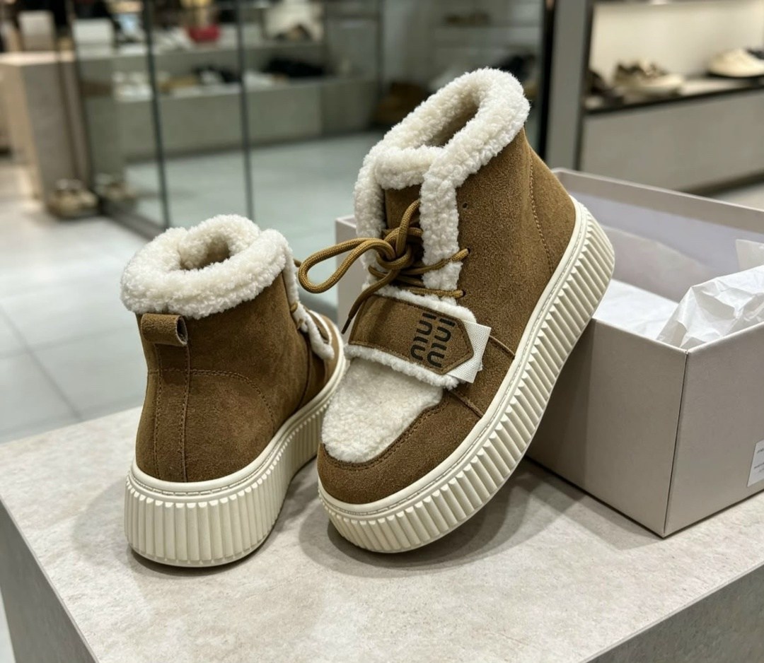 высокие женские зимние кеды chanel,высокие тёплые кеды шанель,,кроссовки утепленные зимние теплые комфортные chanel,кроссовки зимние на меху chanel