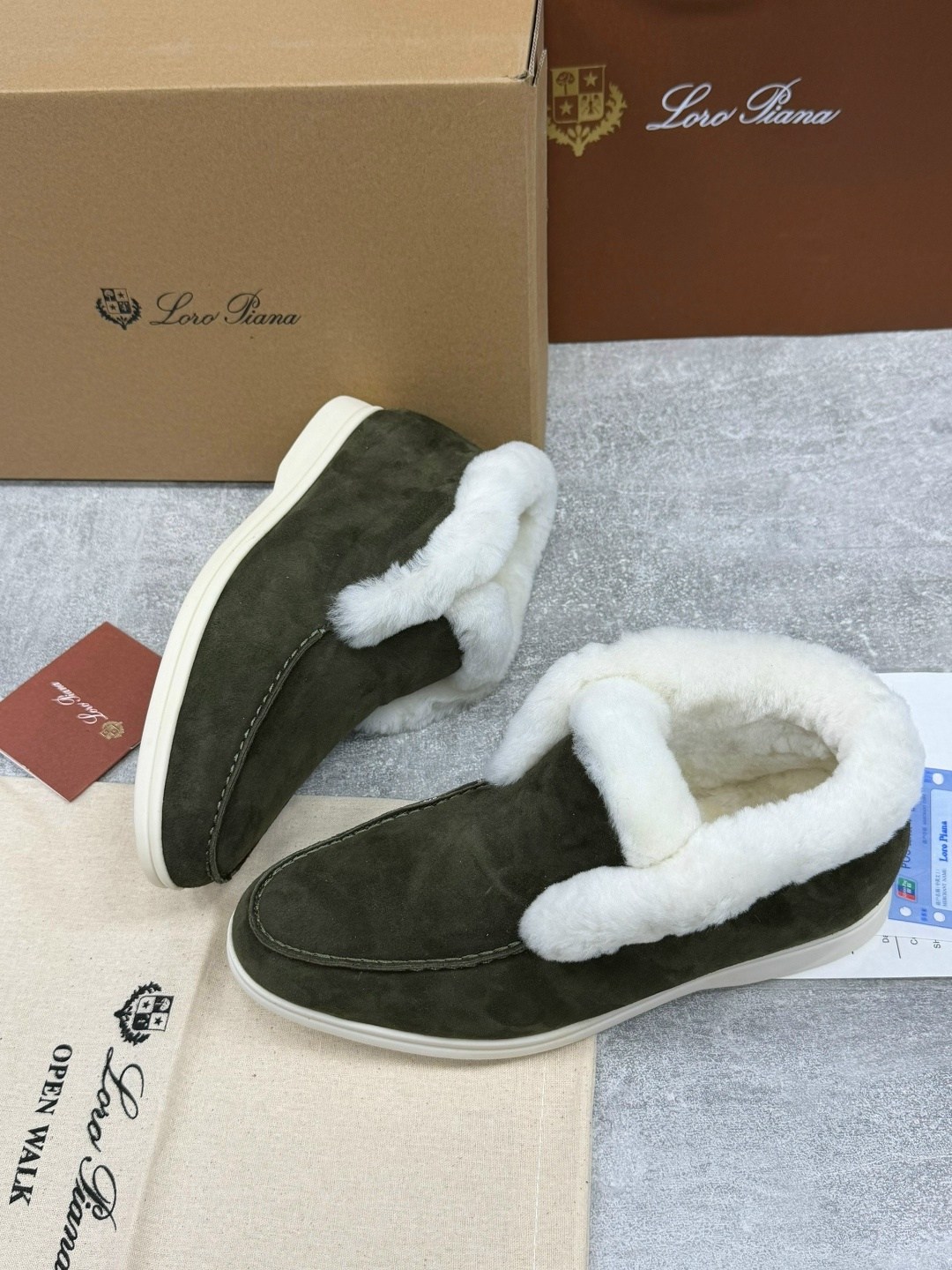 женские лоферы loro piana,зимние замшевые ботинки loro piana open walk бежевые с мехом,ботинки loro piana,лоферы зимние loro piana,лоферы loro piana