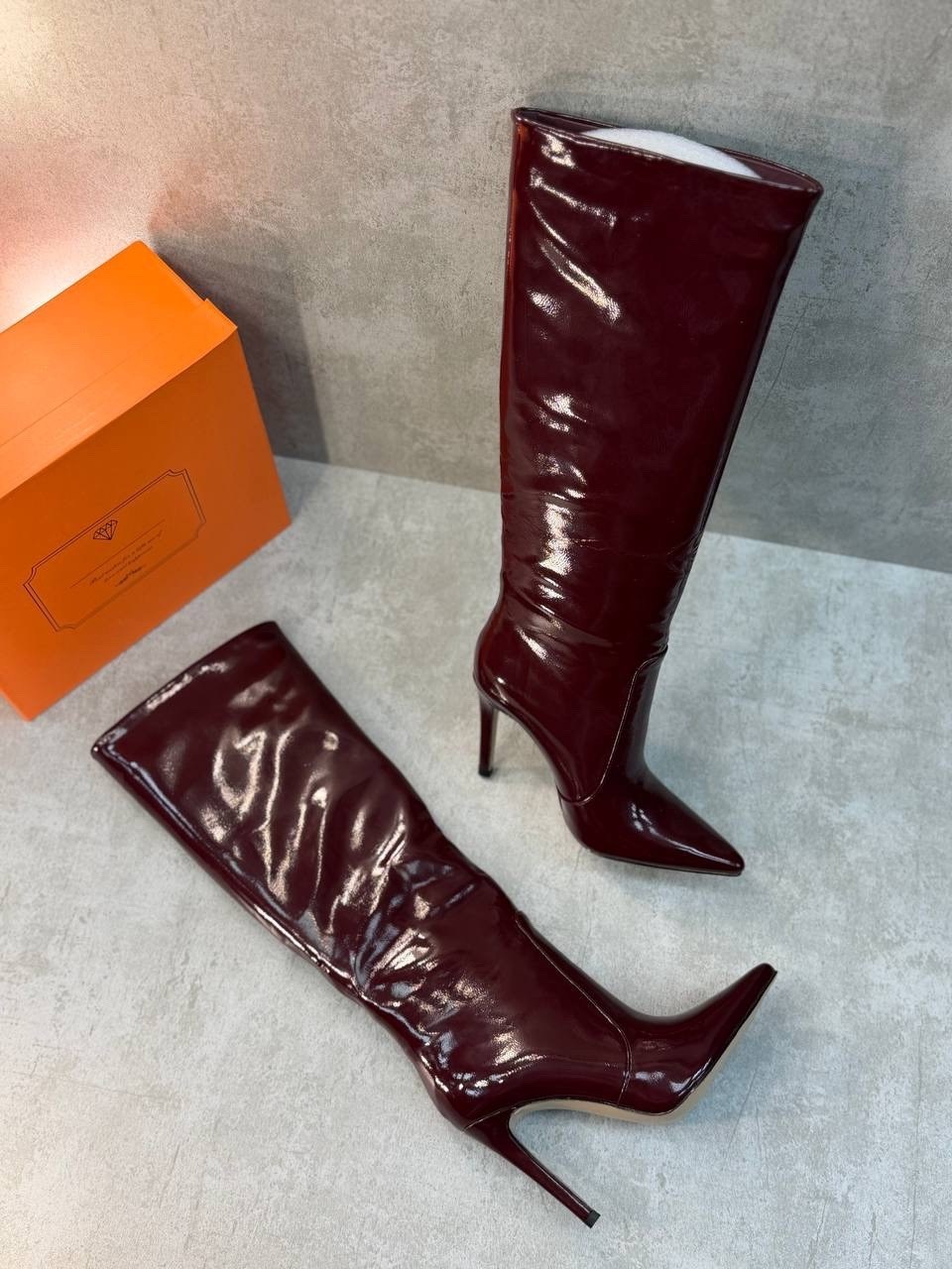 ,сапоги демисезонные лакированные на шпильке magic heels,сапоги демисезонные лакированные на шпильке magic heels цвет бордовый,женские сапоги,сапоги на каблуках