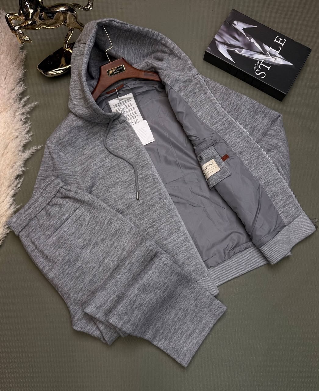 спортивный костюм brunello cucinelli,костюм brunello cucinelli,прогулочный костюм brunello cucinelli 33621,спортивный костюм loro piana,костюм brunello cucinelli серый