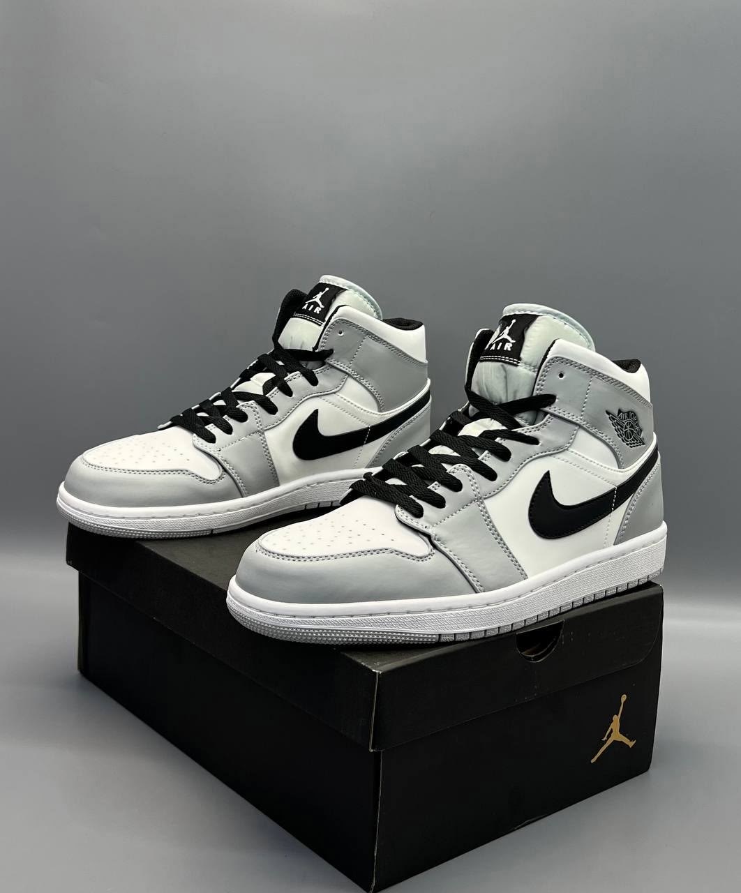 nike air jordan 1 mid,air jordan 1 mid light smoke grey,nike air jordan 1 mid se,nike air jordan 1,air jordan 1 mid