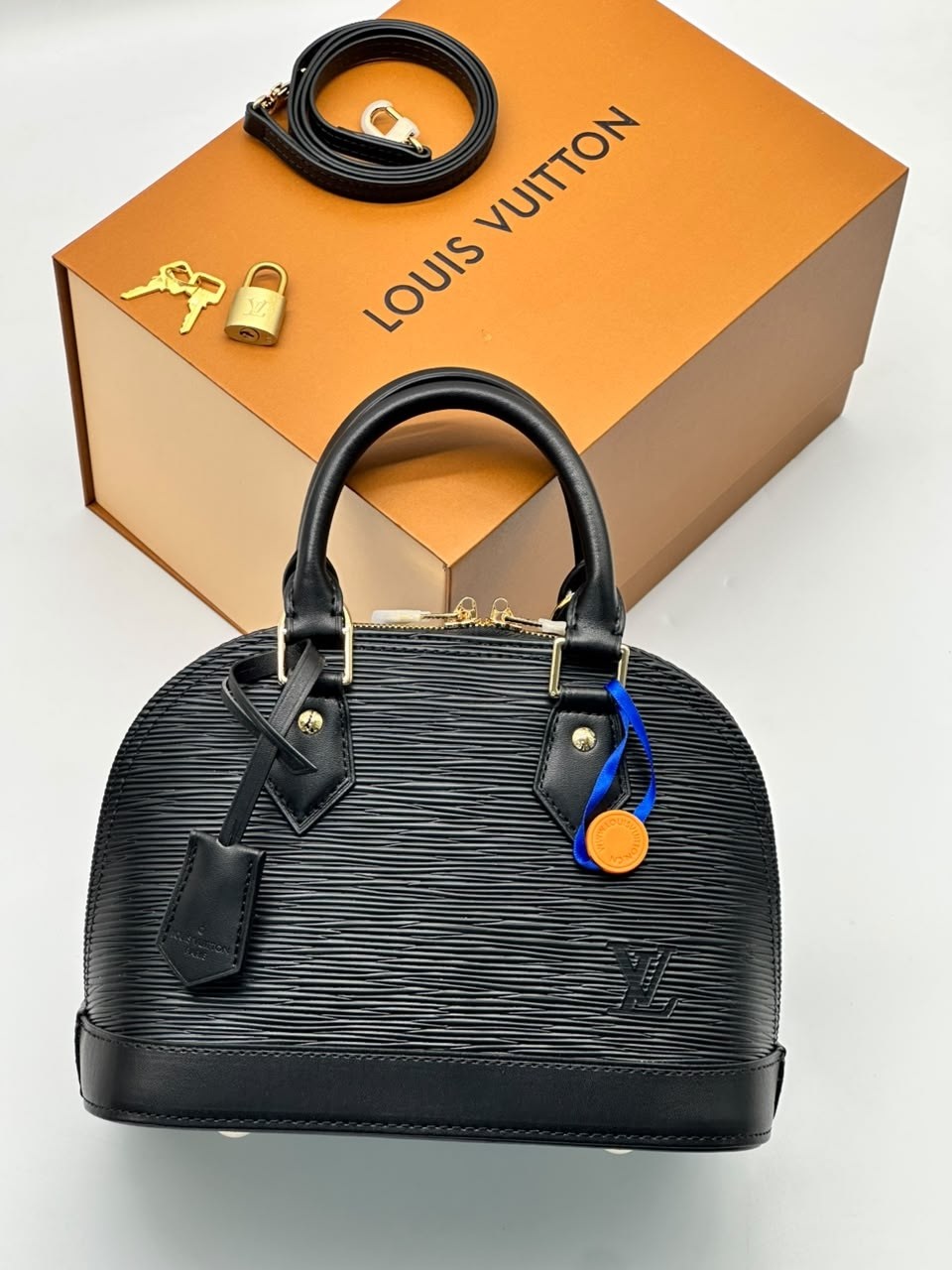 сумка,louis vuitton alma bb,сумкa louis vuitton,модная сумка,сумки для женщин