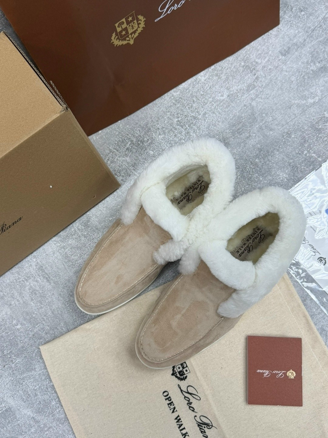 женские лоферы loro piana,зимние замшевые ботинки loro piana open walk бежевые с мехом,ботинки loro piana,лоферы зимние loro piana,лоферы loro piana