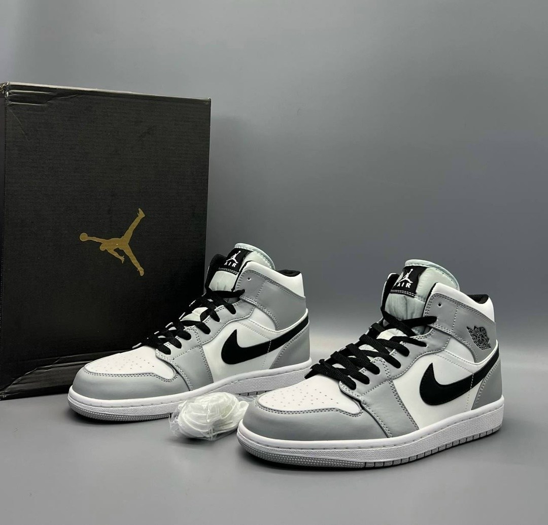 nike air jordan 1 mid,air jordan 1 mid light smoke grey,nike air jordan 1 mid se,nike air jordan 1,air jordan 1 mid