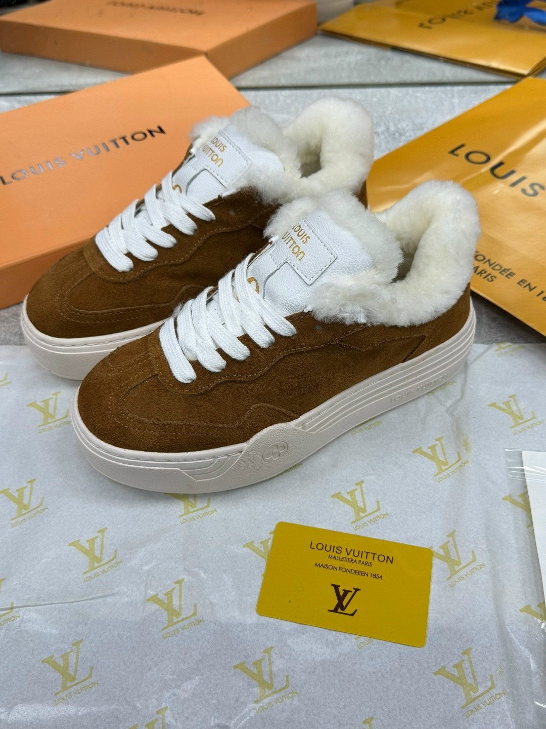 кроссовки женские louis vuitton,louis vuitton зимние кроссовки,кеды louis vuitton time out зимние бежевые,кроссовки louis vuitton,кеды женские зимние louis vuitton lv 36-41
