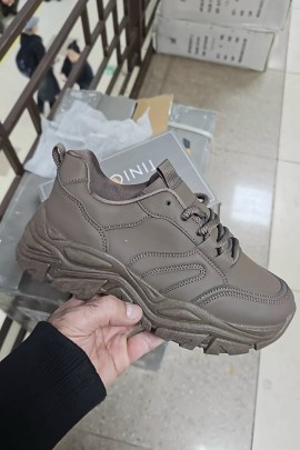 Кроссовки