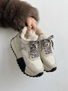 Кроссовки