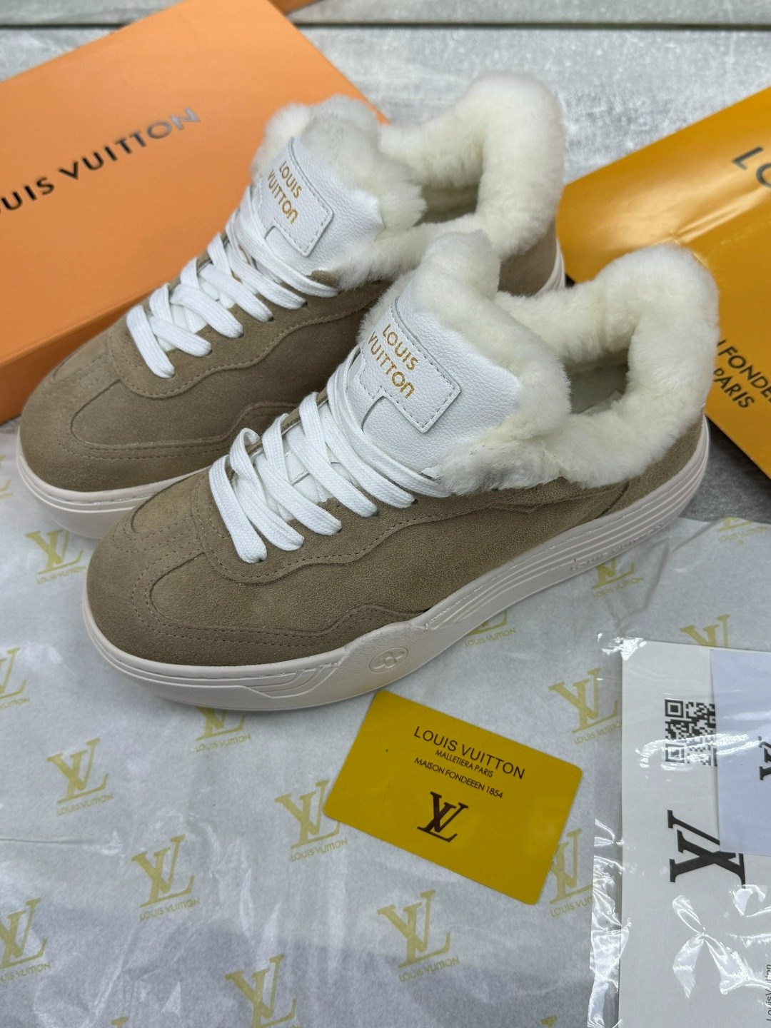 кроссовки женские louis vuitton,louis vuitton зимние кроссовки,кеды louis vuitton time out зимние бежевые,кроссовки louis vuitton,кеды женские зимние louis vuitton lv 36-41