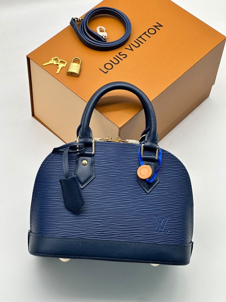 сумка,louis vuitton alma bb,сумкa louis vuitton,модная сумка,сумки для женщин