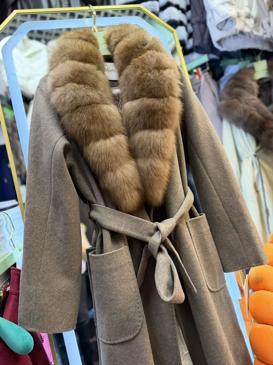 пальто с мехом,пальто зимнее,пальто из кашемира с мехом соболя,пальто с мехом соболя,пальто кашемировое с мехом