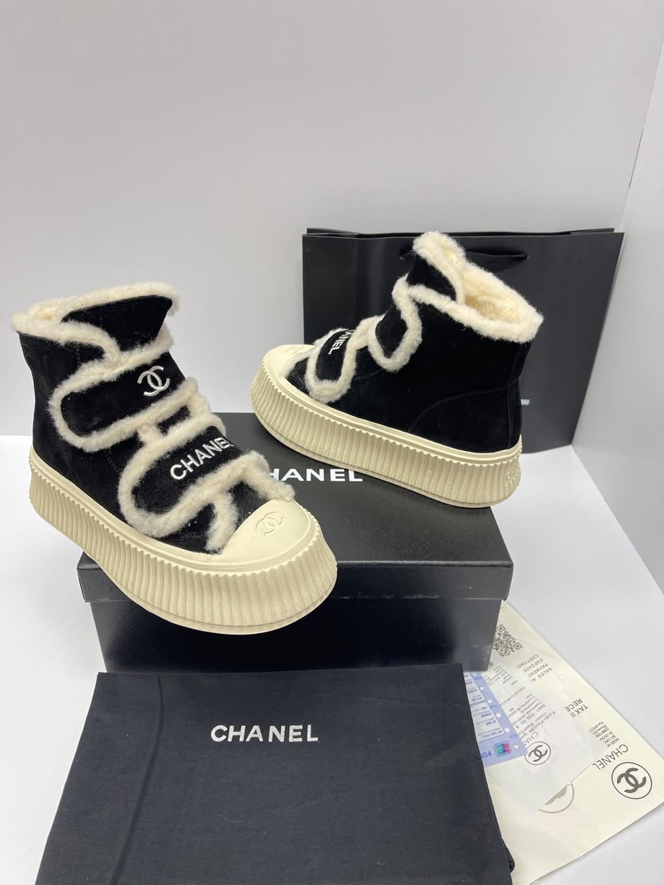 высокие женские зимние кеды chanel,кеды chanel,кроссовки зимние на меху chanel,женские кроссовки chanel,кроссовки chanel