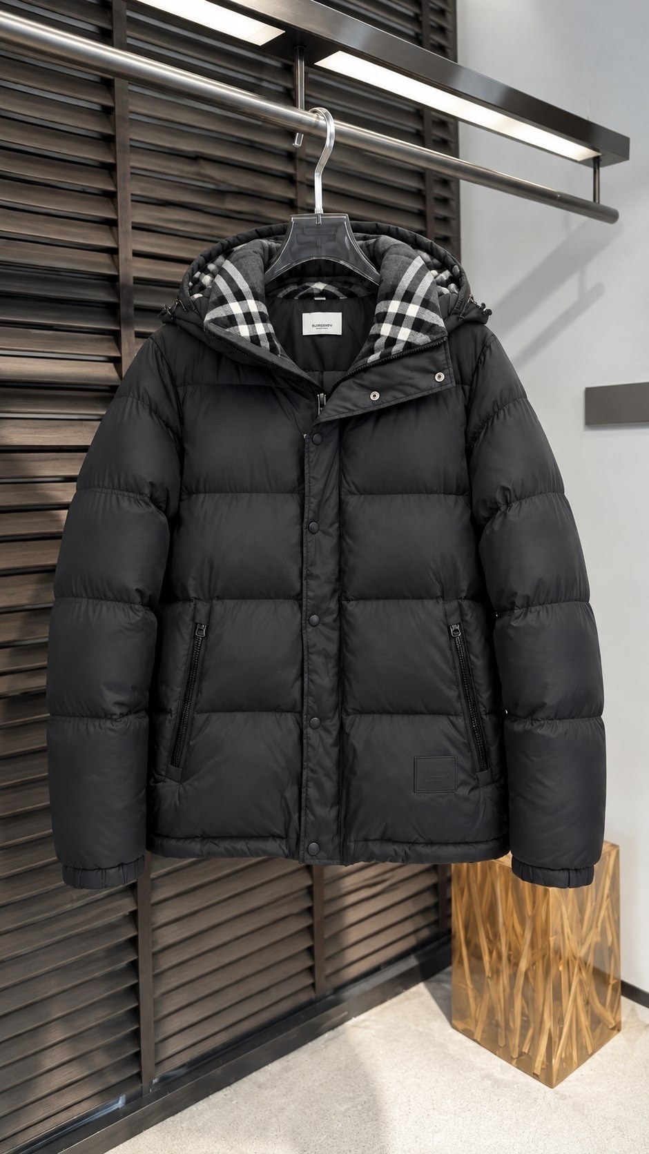пуховик burberry,пуховик мужской burberry,зимняя мужская куртка burberry,куртка мужская burberry,черный пуховик с капюшоном burberry
