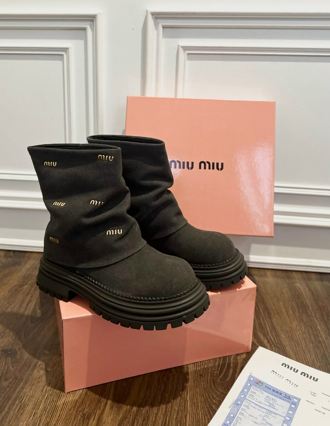 ботинки miu miu,,ботинки женские miu miu,женские ботинки,короткие сапоги