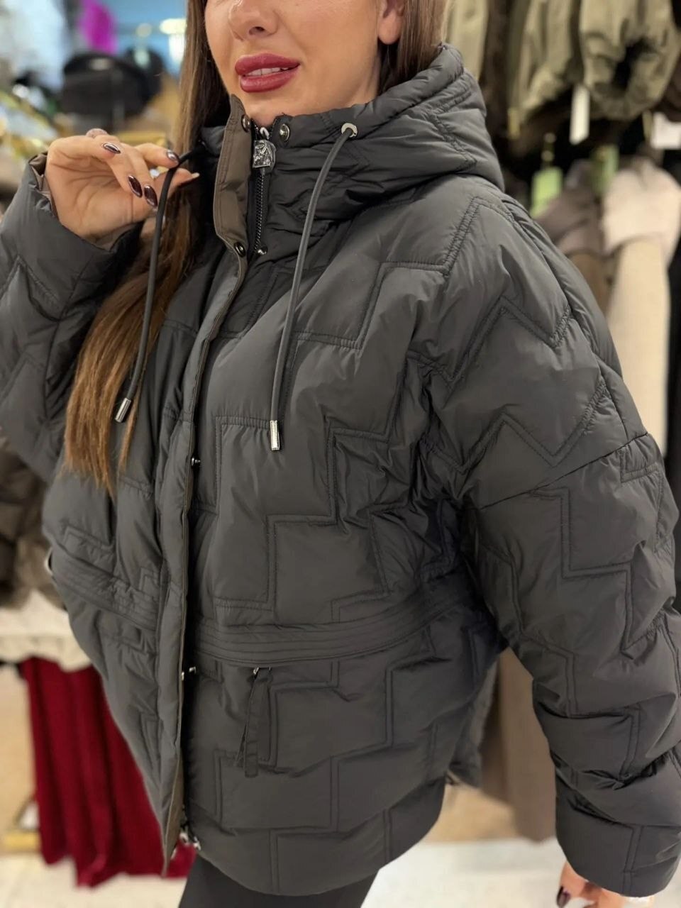 демисезонная короткая куртка оверсайз с капюшоном eveli clothing,куртка демисезонная с капюшоном оверсайз vecere,куртка оверсайз,демисезонная куртка,куртка женская демисезонная