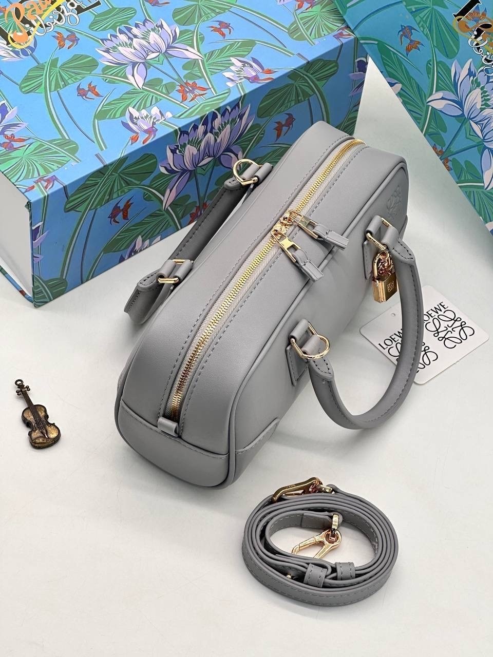 сумка loewe,женская брендовая сумка,сумка,сумки женские брендовые,сумка женская loewe кожаная с ручками