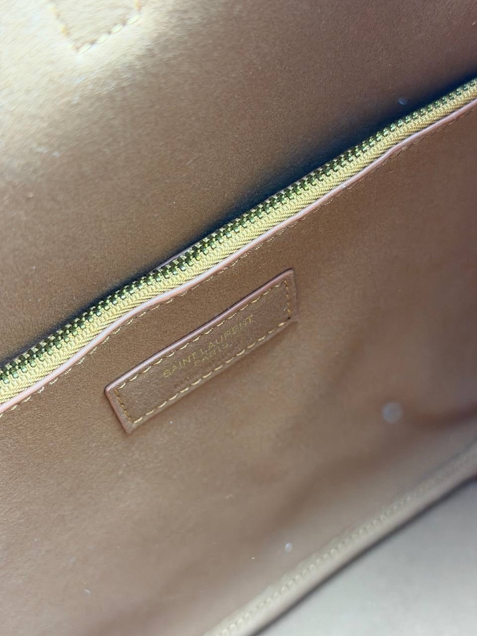 женская замшевая сумка yves saint laurent 37x29 см,кожаная сумка-хобо le 5 à 7 saint laurent коричневый,сумка yves saint laurent натуральная замша,сумка замшевая,yves saint laurent сумка замшевая