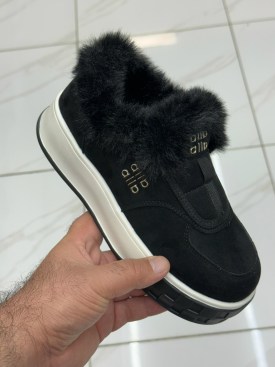 Кроссовки