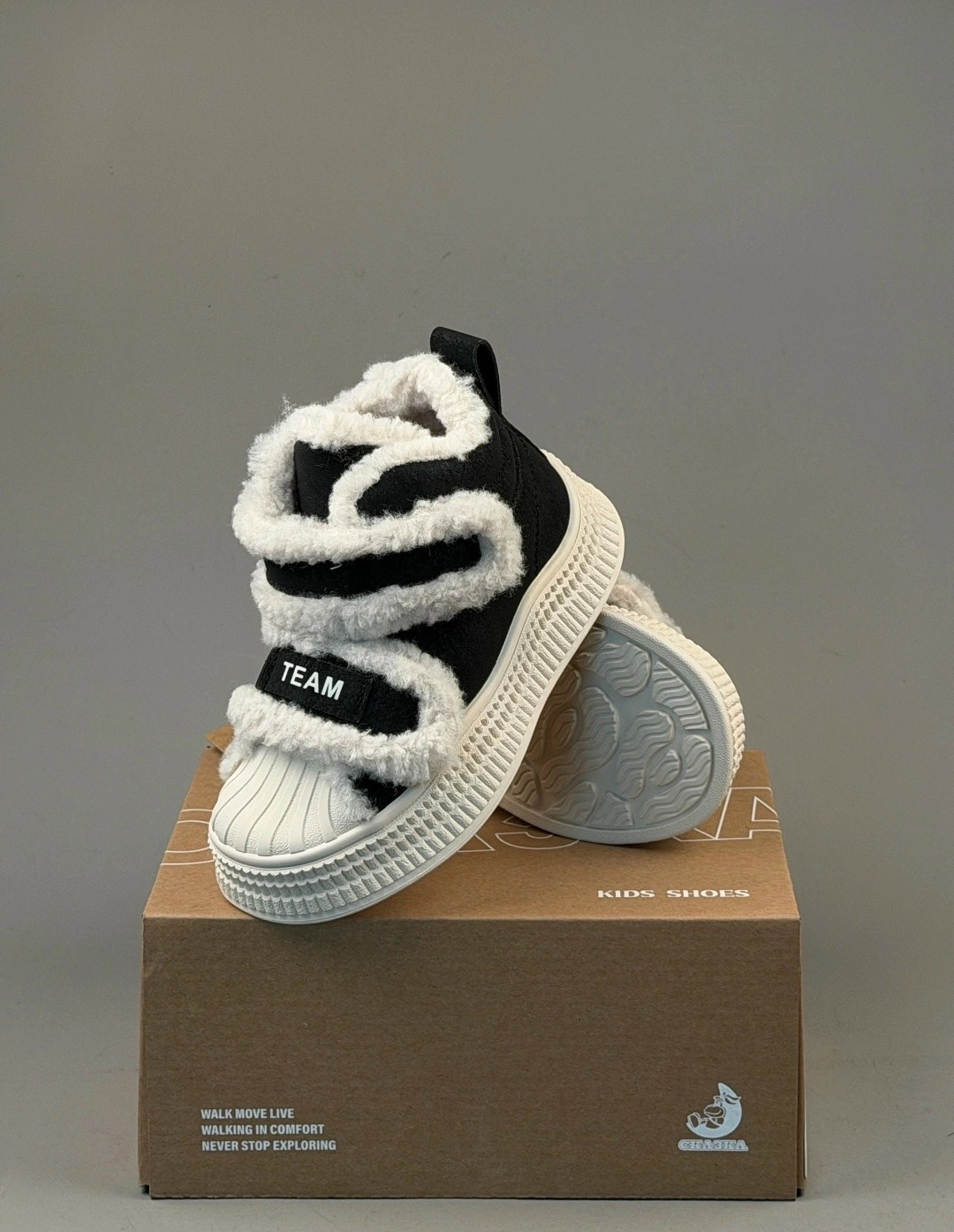 ,зимняя ,детская ,брендовые кеды ugg на толстой подошве с мехом,детская  для девочек