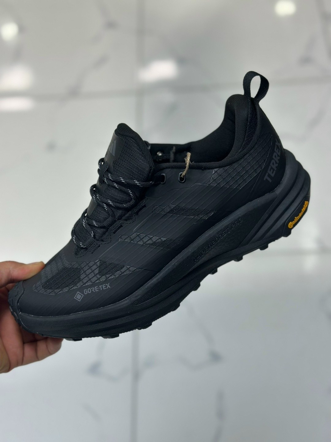 кроссовки adidas,кроссовки adidas terrex,кроссовки мужские adidas terrex,adidas terrex,мужские кроссовки adidas