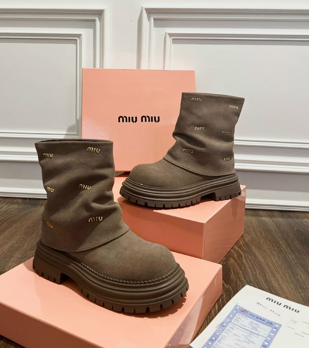 ботинки miu miu,,ботинки женские miu miu,женские ботинки,короткие сапоги