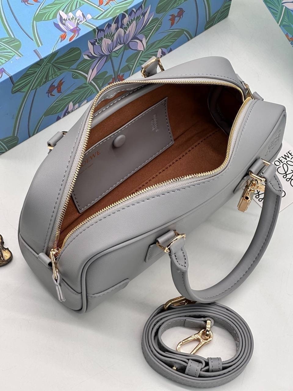 сумка loewe,женская брендовая сумка,сумка,сумки женские брендовые,сумка женская loewe кожаная с ручками