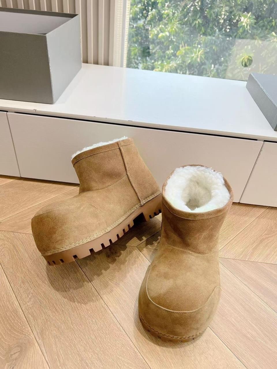 угги сапоги зимние balenciaga alaska 36-41,сапоги зимние balenciaga alaska,женские замшевые укороченные сапоги balenciaga alaska fur bootie белые на меху,,угги balenciaga alaska boots