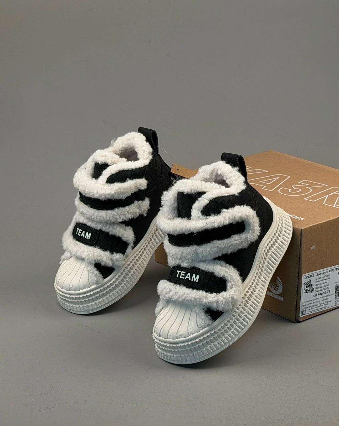 ,зимняя ,детская ,брендовые кеды ugg на толстой подошве с мехом,детская  для девочек