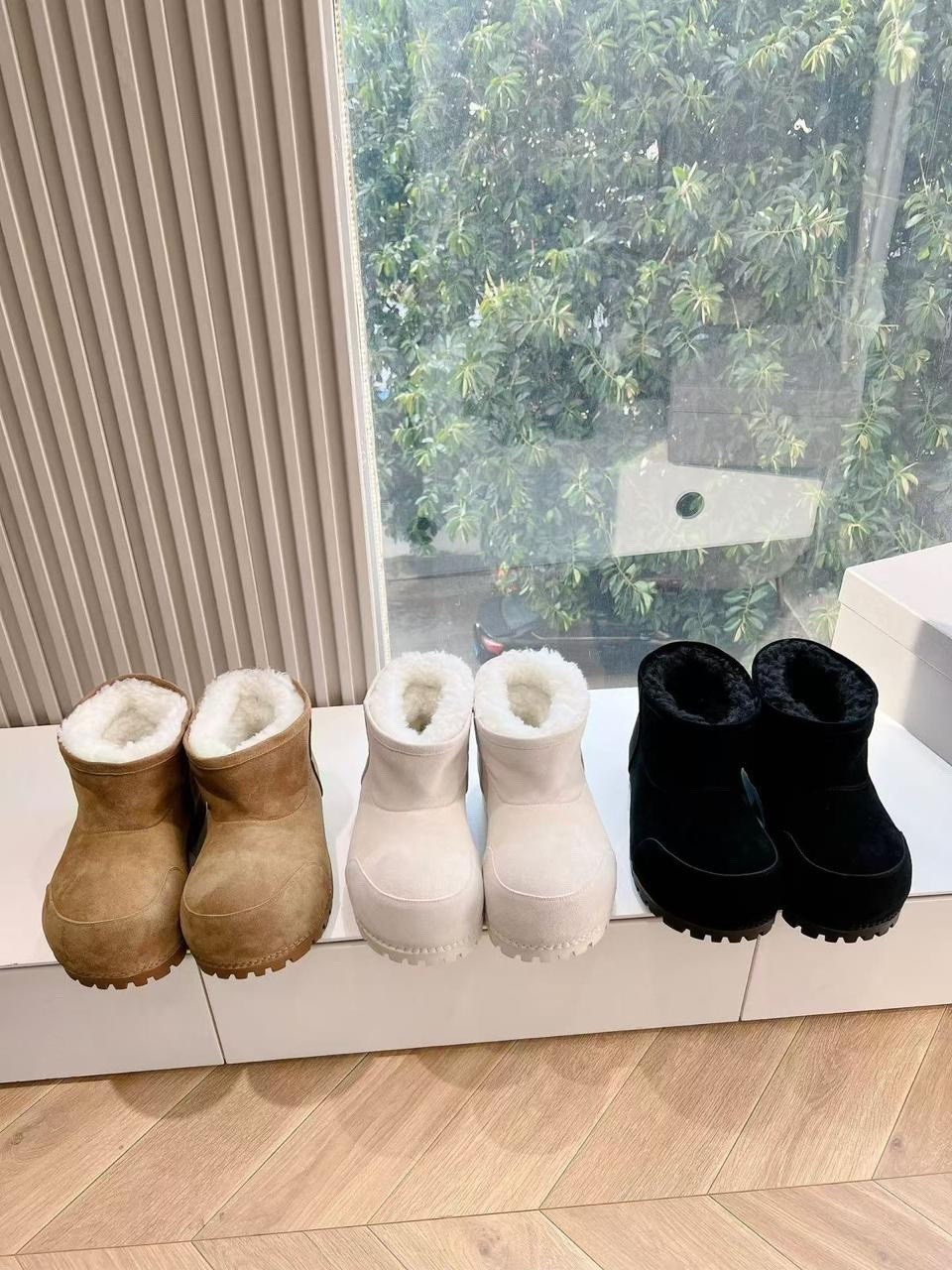 угги сапоги зимние balenciaga alaska 36-41,сапоги зимние balenciaga alaska,женские замшевые укороченные сапоги balenciaga alaska fur bootie белые на меху,,угги balenciaga alaska boots