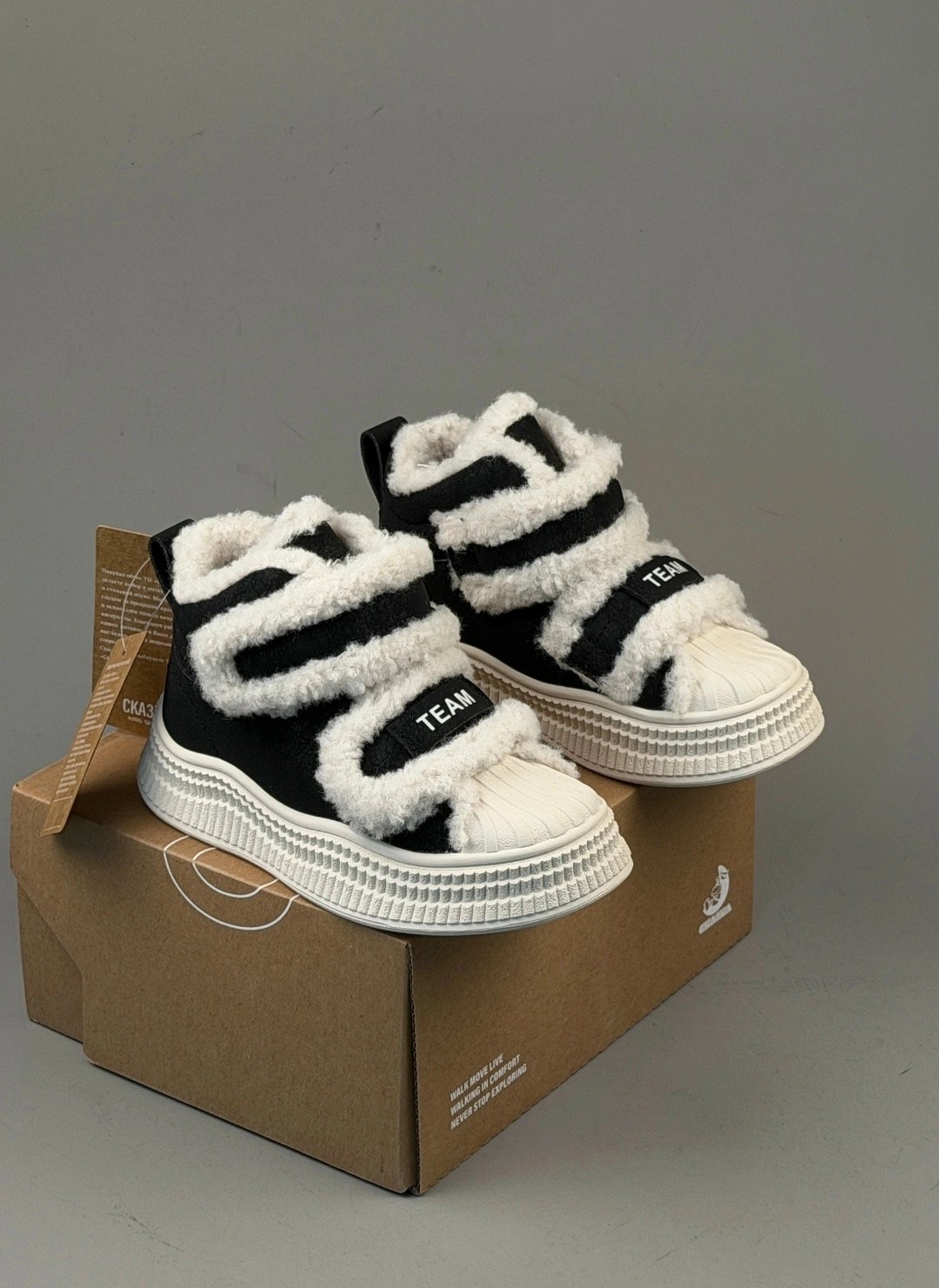 ,зимняя ,детская ,брендовые кеды ugg на толстой подошве с мехом,детская  для девочек