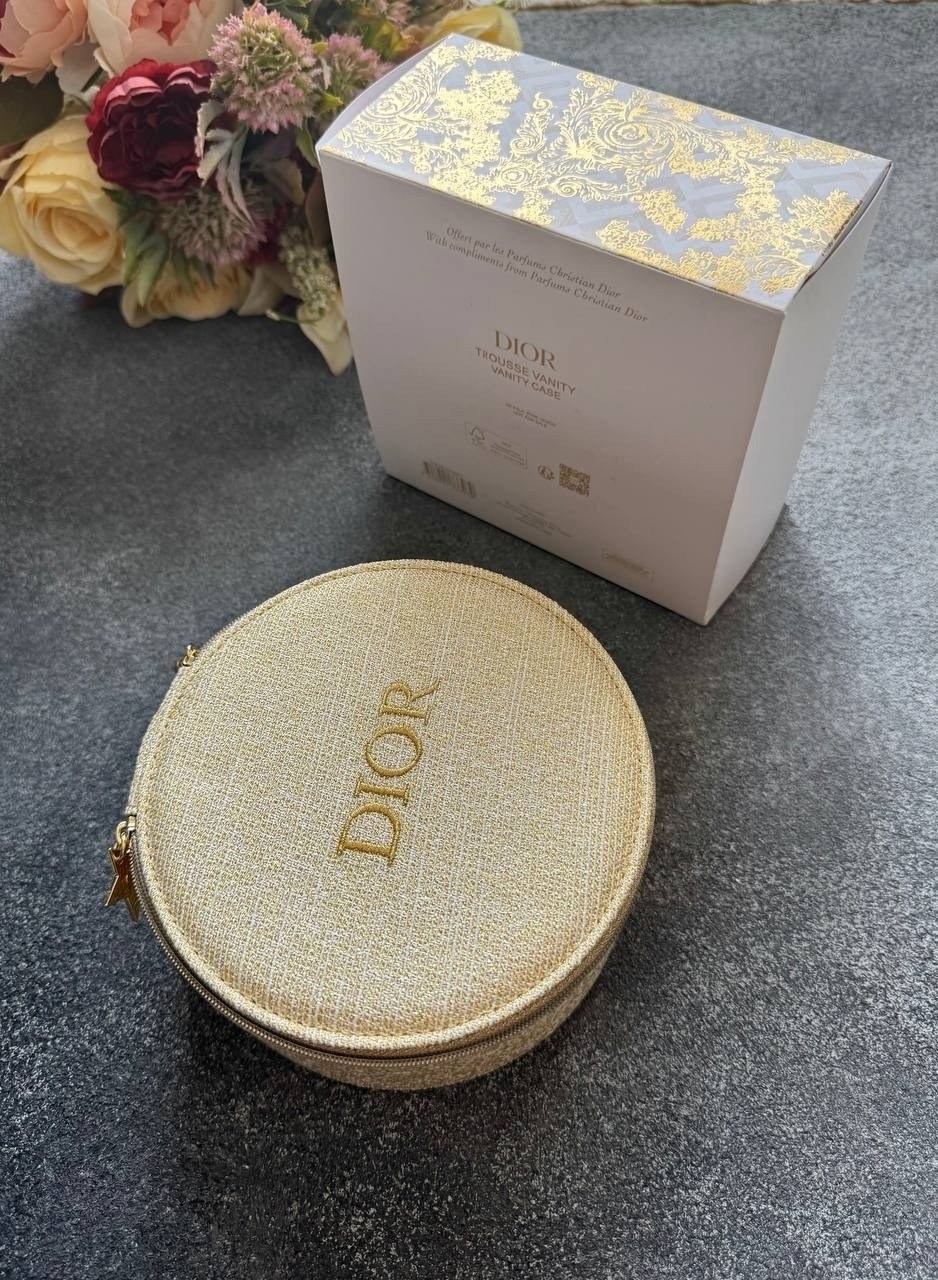 dior beauty gold makeup bag pouch novelty holiday 2026,косметичка dior,круглая косметичка с зеркалом dior beauty holiday 2026,косметичка dior золотая,косметичка christian dior