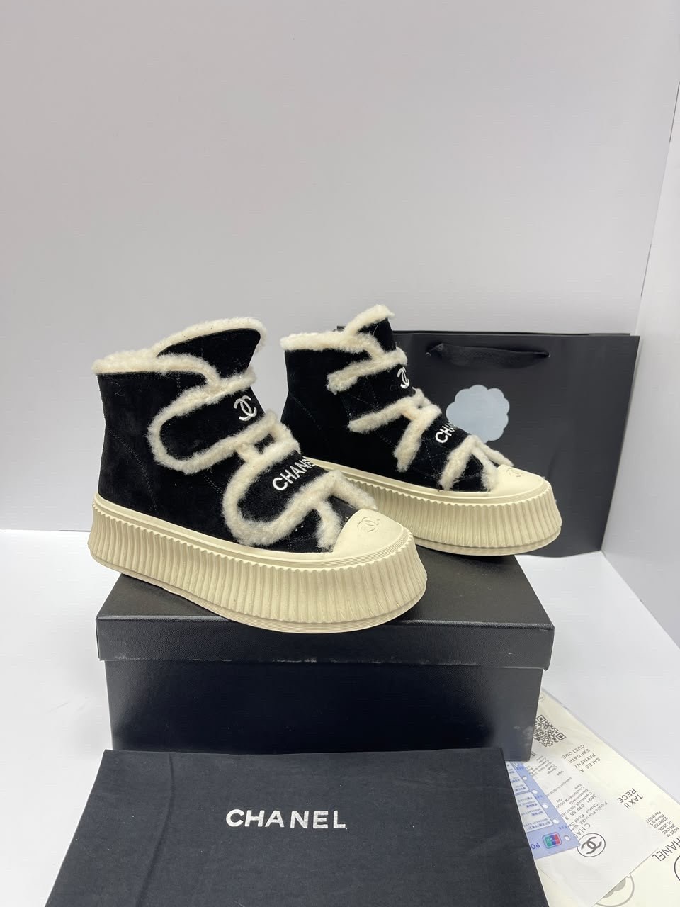 высокие женские зимние кеды chanel,кеды chanel,кроссовки зимние на меху chanel,женские кроссовки chanel,кроссовки chanel