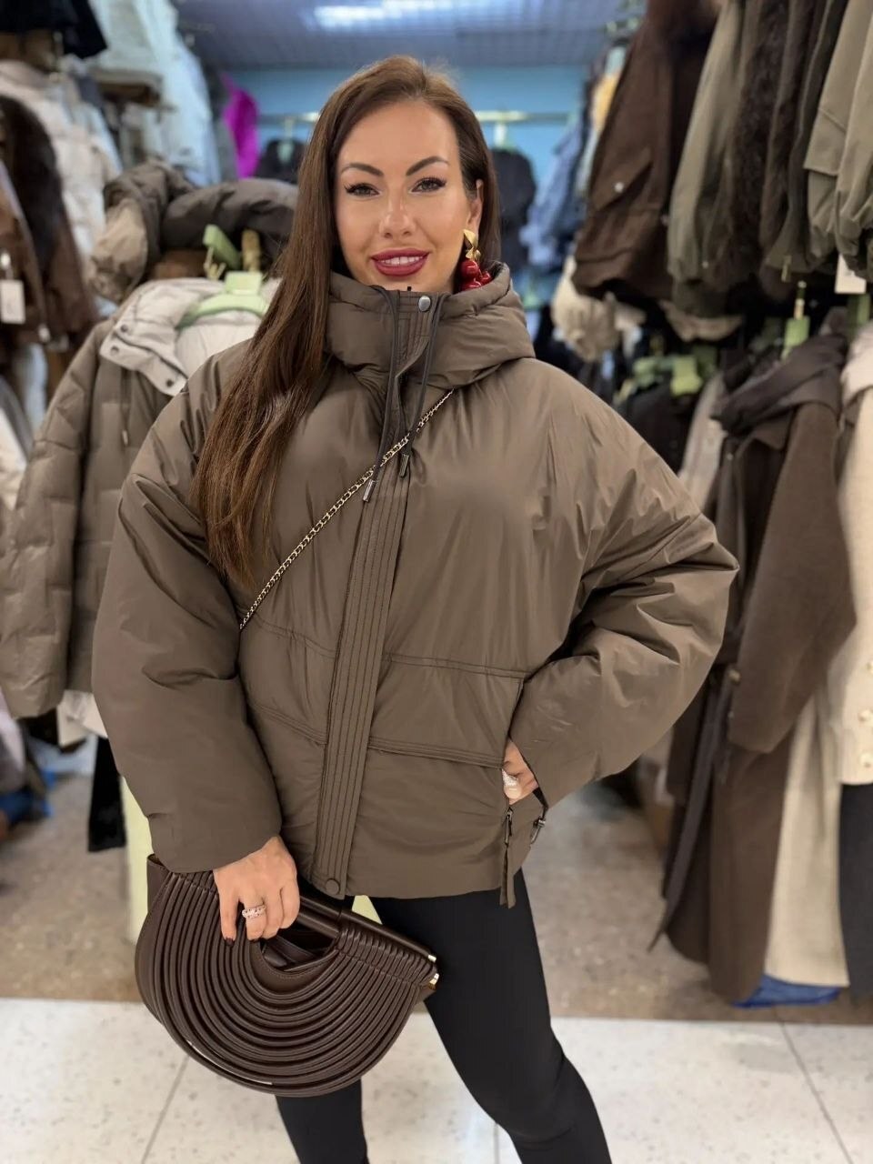 демисезонная короткая куртка оверсайз с капюшоном eveli clothing,куртка демисезонная с капюшоном оверсайз vecere,куртка оверсайз,демисезонная куртка,куртка женская демисезонная