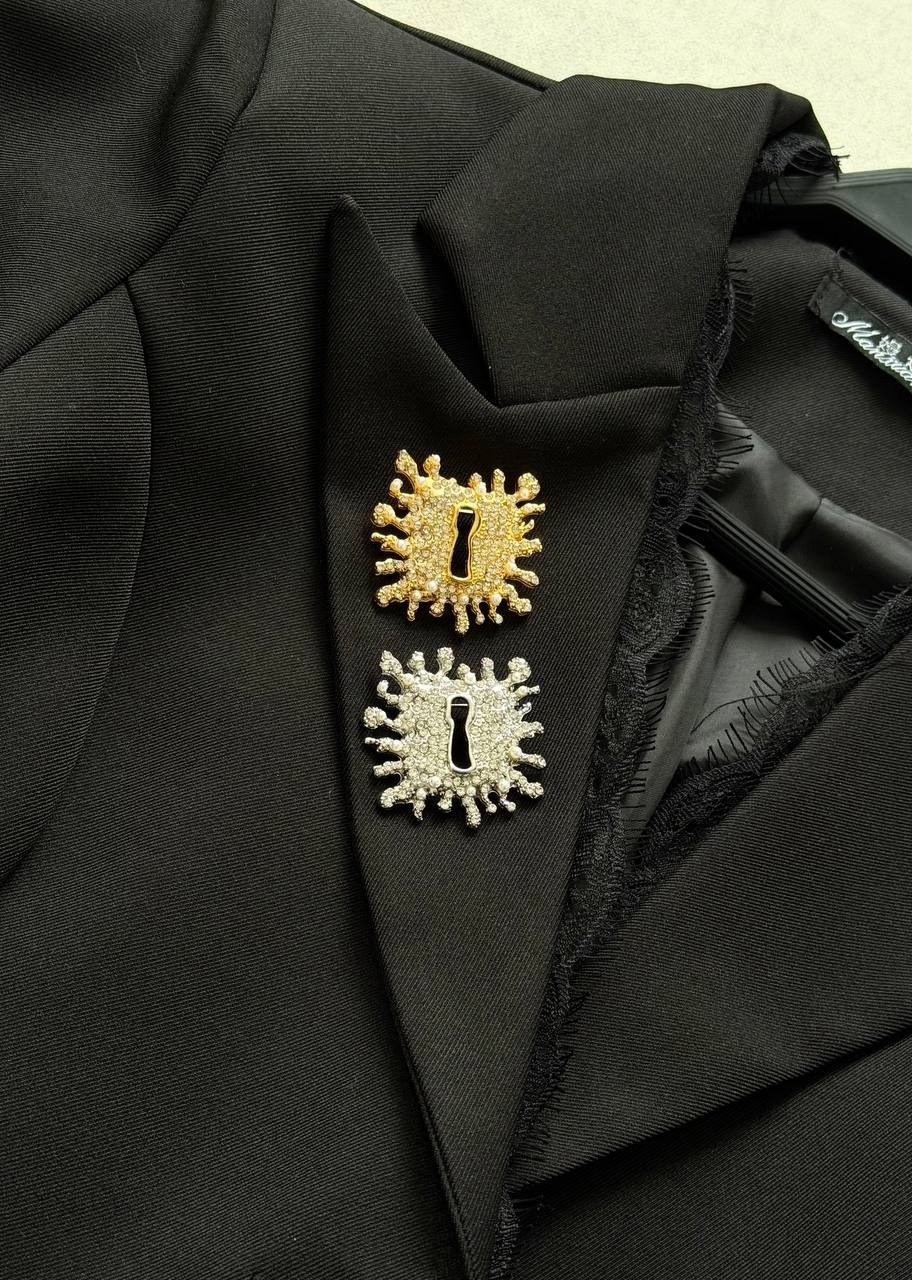 серьги в образе schiaparelli размер 5 см,брошь,брошь для женщин,стильная брошь,винтажная брошь