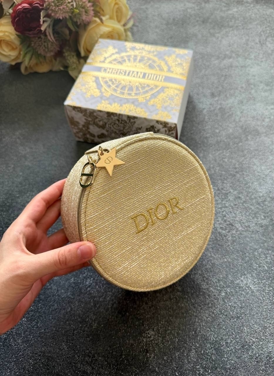 dior beauty gold makeup bag pouch novelty holiday 2026,косметичка dior,круглая косметичка с зеркалом dior beauty holiday 2026,косметичка dior золотая,косметичка christian dior