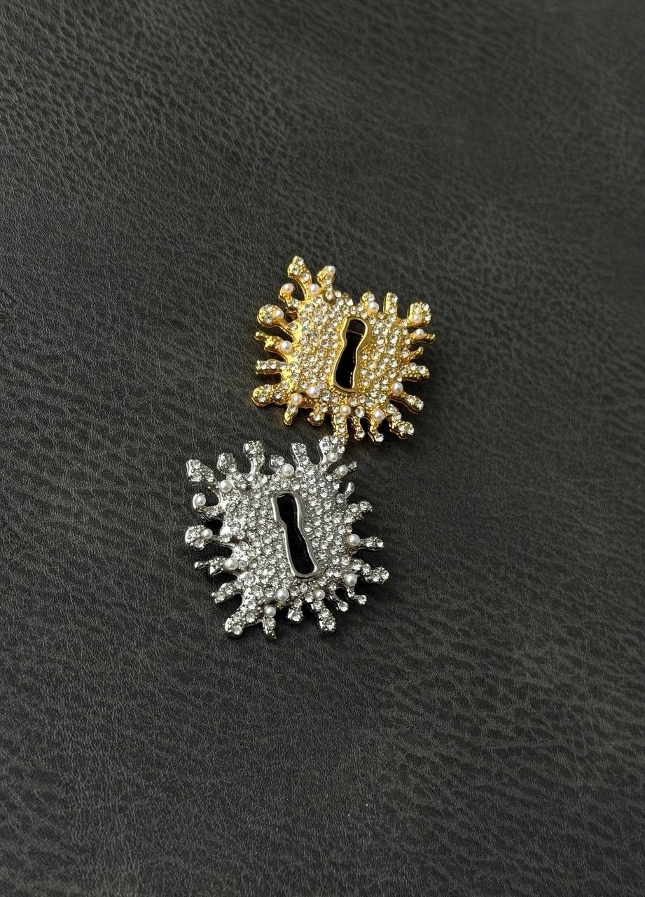 серьги в образе schiaparelli размер 5 см,брошь,брошь для женщин,стильная брошь,винтажная брошь