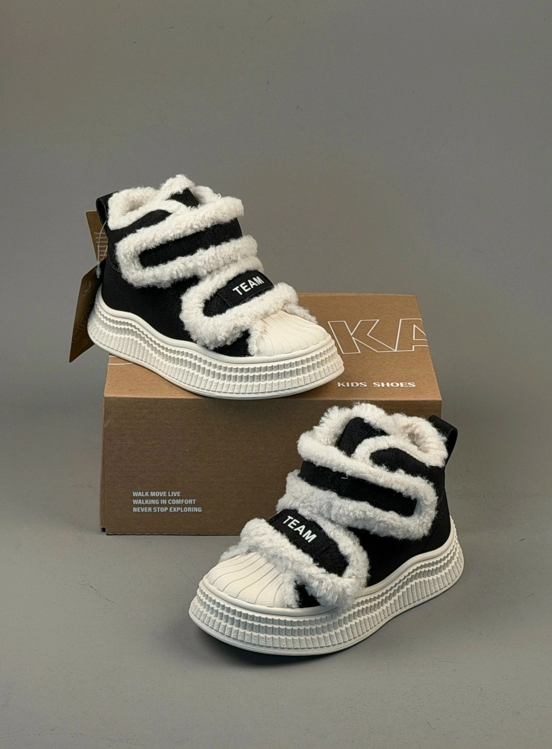 ,зимняя ,детская ,брендовые кеды ugg на толстой подошве с мехом,детская  для девочек