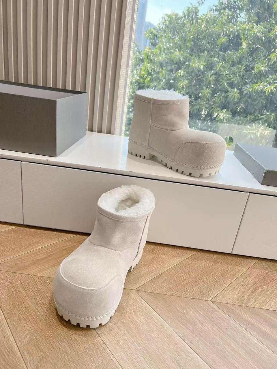 угги сапоги зимние balenciaga alaska 36-41,сапоги зимние balenciaga alaska,женские замшевые укороченные сапоги balenciaga alaska fur bootie белые на меху,,угги balenciaga alaska boots