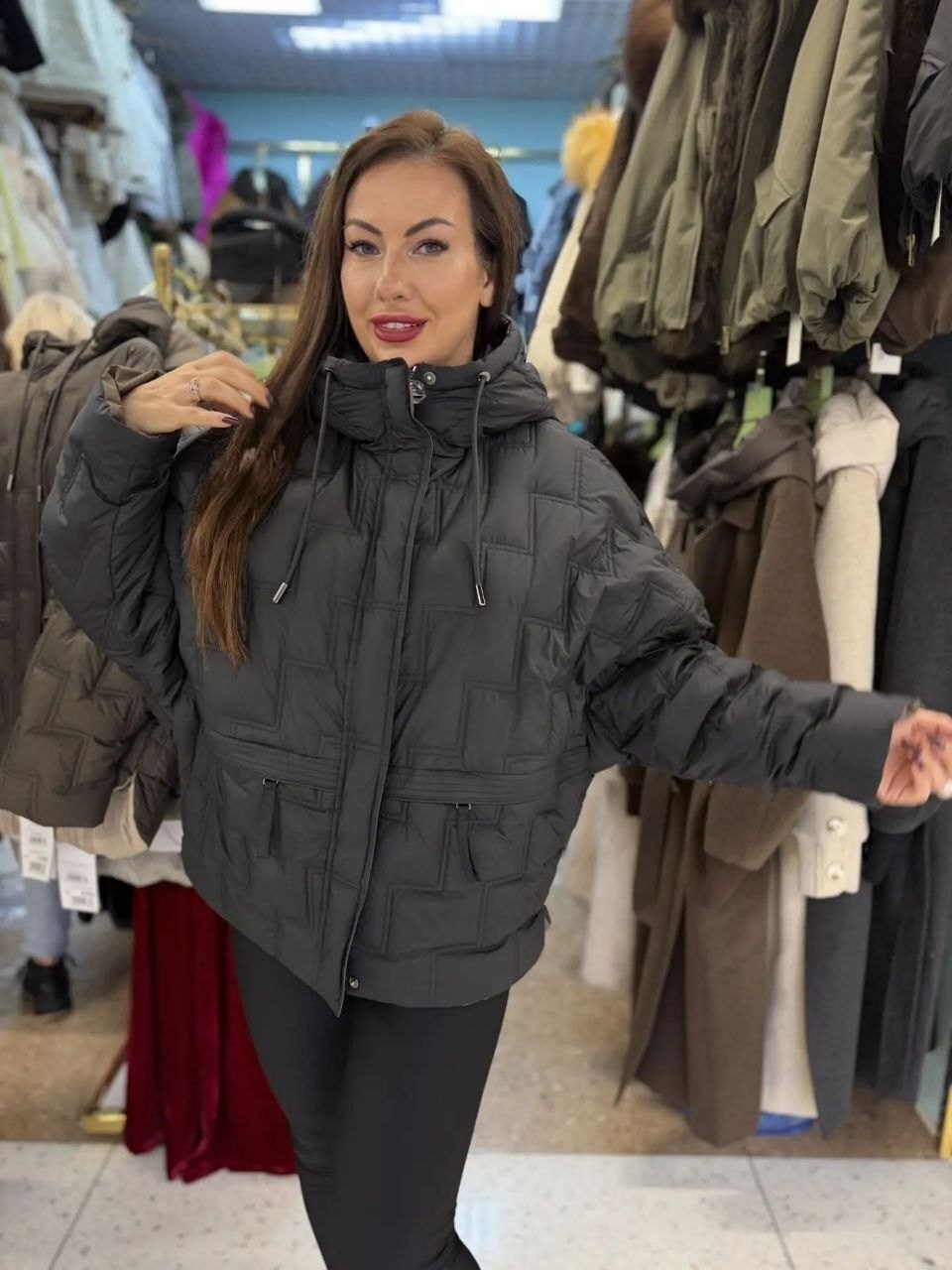 демисезонная короткая куртка оверсайз с капюшоном eveli clothing,куртка демисезонная с капюшоном оверсайз vecere,куртка оверсайз,демисезонная куртка,куртка женская демисезонная