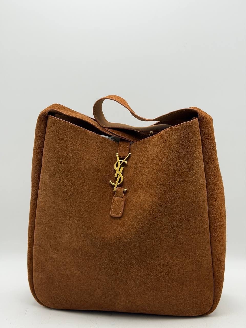женская замшевая сумка yves saint laurent 37x29 см,кожаная сумка-хобо le 5 à 7 saint laurent коричневый,сумка yves saint laurent натуральная замша,сумка замшевая,yves saint laurent сумка замшевая