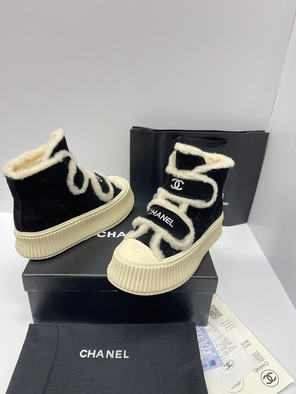 высокие женские зимние кеды chanel,кеды chanel,кроссовки зимние на меху chanel,женские кроссовки chanel,кроссовки chanel